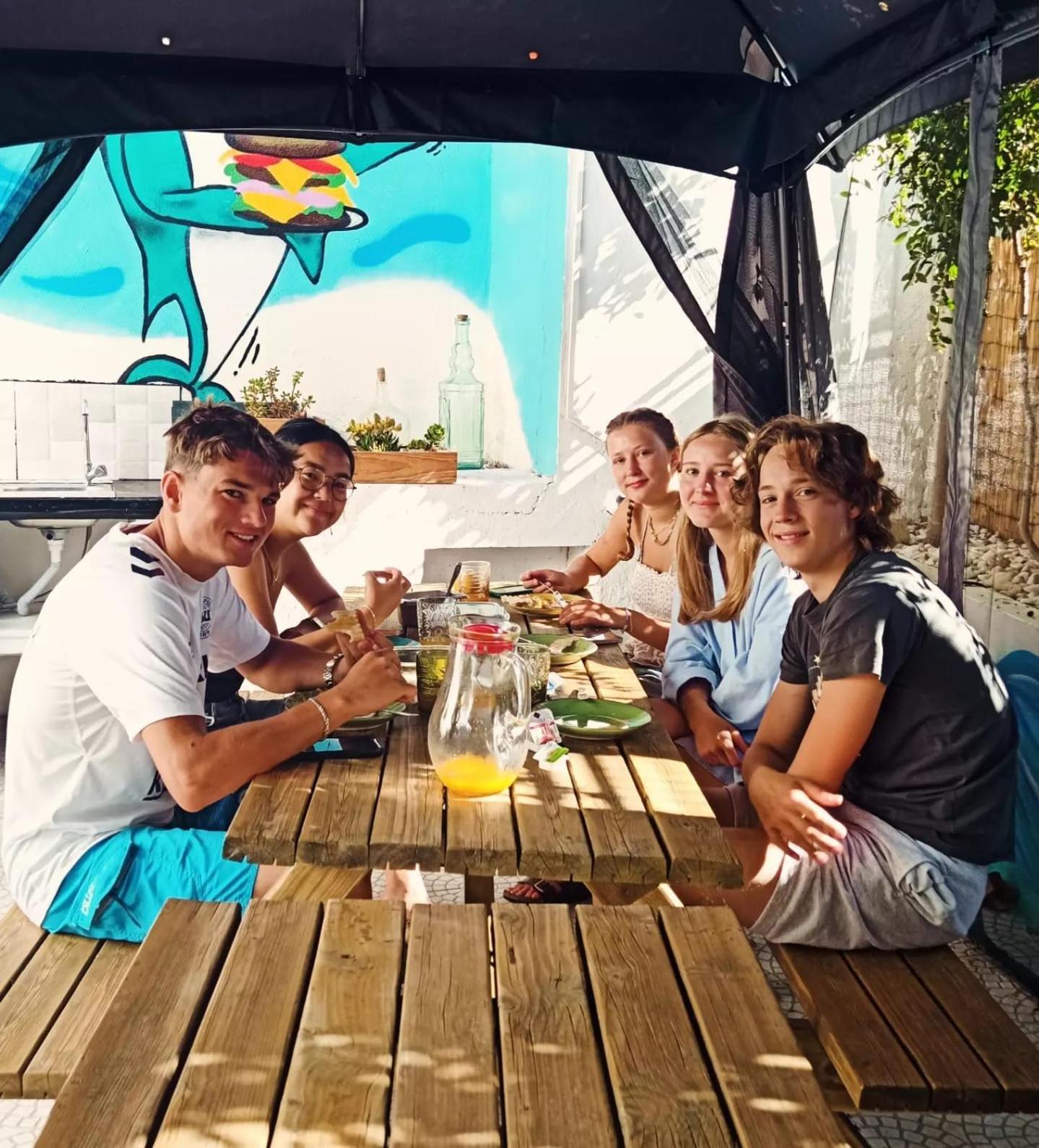 Lisbon Soul Surf Camp Vandrerhjem Cascais Eksteriør bilde